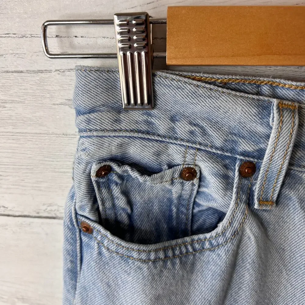 Levis Jeans Womens Size 25 Wedgie Straight Light Wash Button Fly 100% Cotton